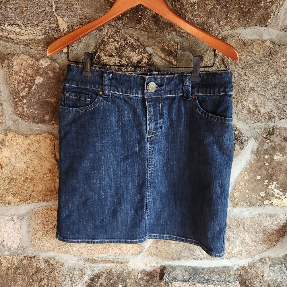 New York & Company Size 10 Denim Skirt-Above Knee 5 Pockets